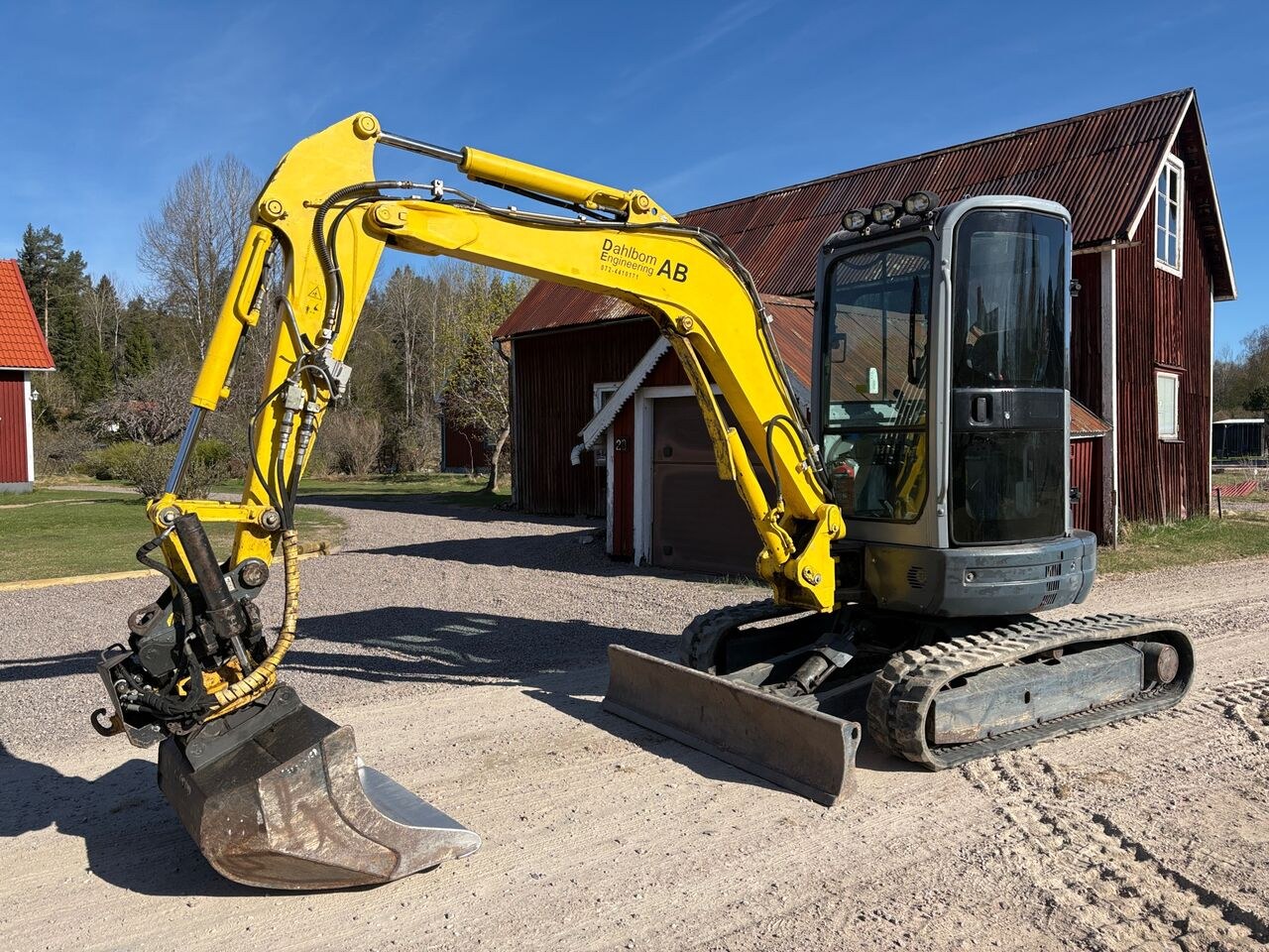 2007 New Holland E352 C excavator, side profile view 2007 New Holland E352 C excavator, side profile view