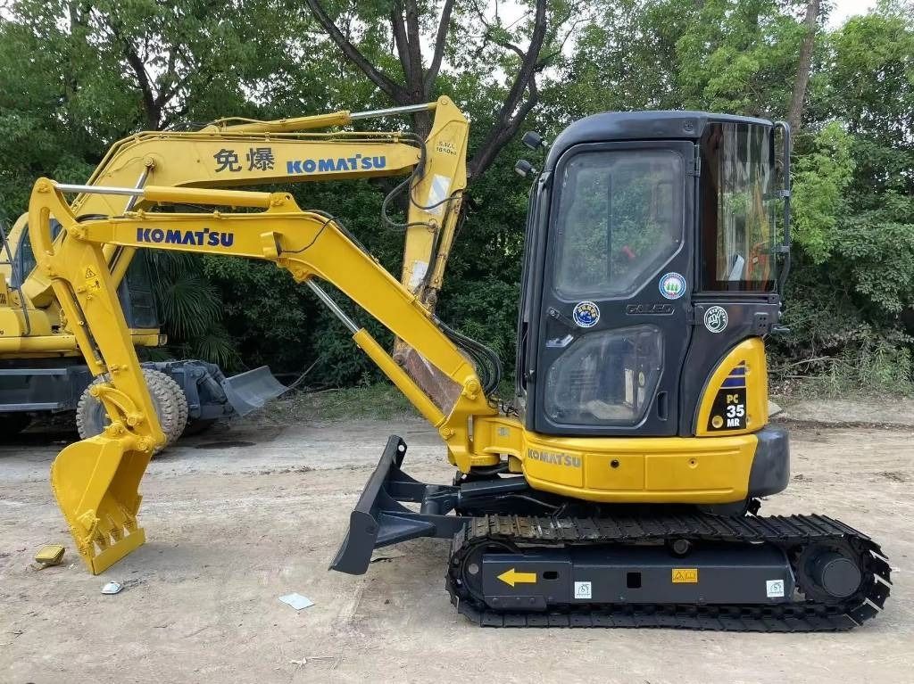 2023 Komatsu PC35MR mini excavator side view 2023 Komatsu PC35MR mini excavator side view