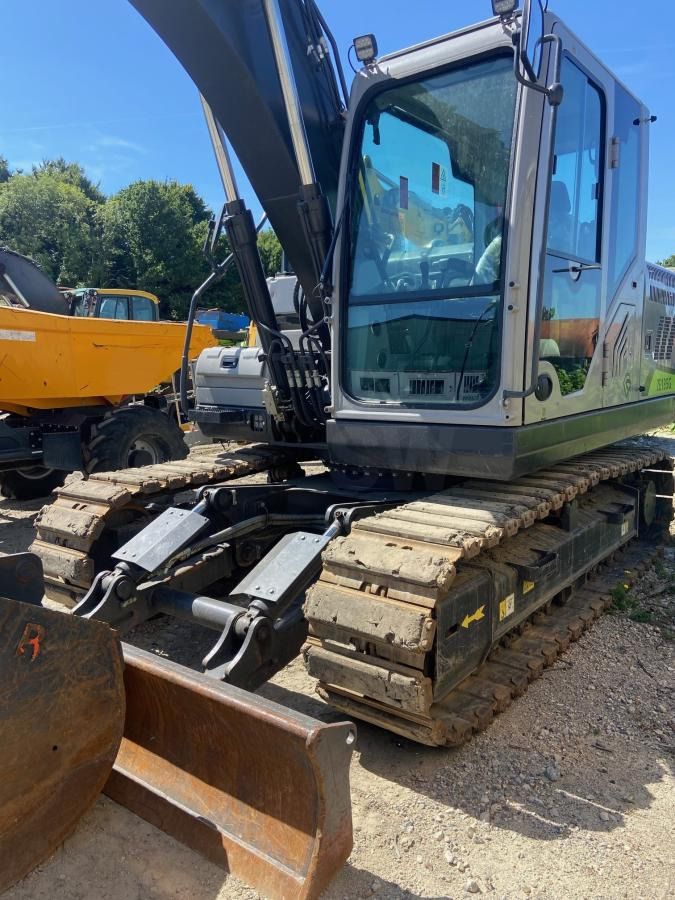 2024 Zoomlion ZE135 crawler excavator, front three-quarter view 2024 Zoomlion ZE135 crawler excavator, front three-quarter view