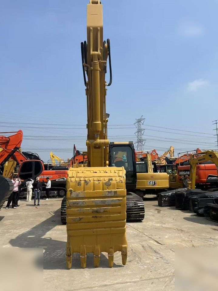 Гусеничний екскаватор 2024 Caterpillar 320CL, вигляд спереду на ківш і стрілу Гусеничний екскаватор 2024 Caterpillar 320CL, вигляд спереду на ківш і стрілу