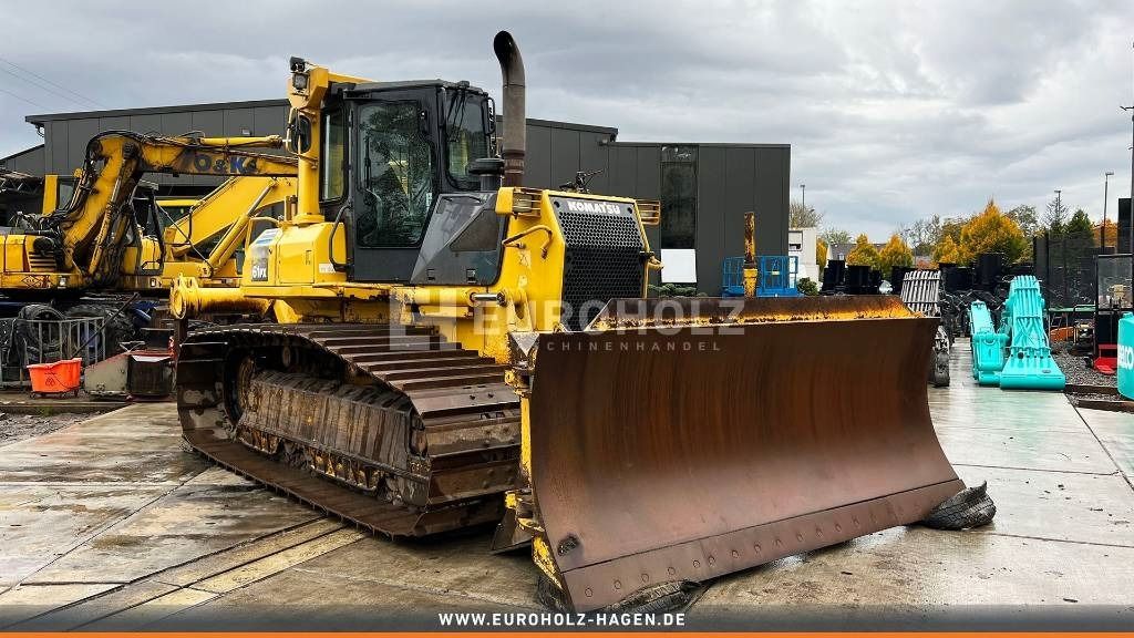 2011 Komatsu D61 PX-12 crawler dozer, front three-quarter view 2011 Komatsu D61 PX-12 crawler dozer, front three-quarter view