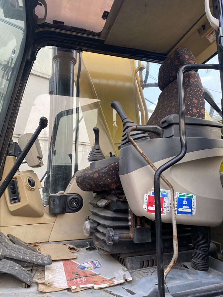 2016 Caterpillar 325C crawler excavator interior view