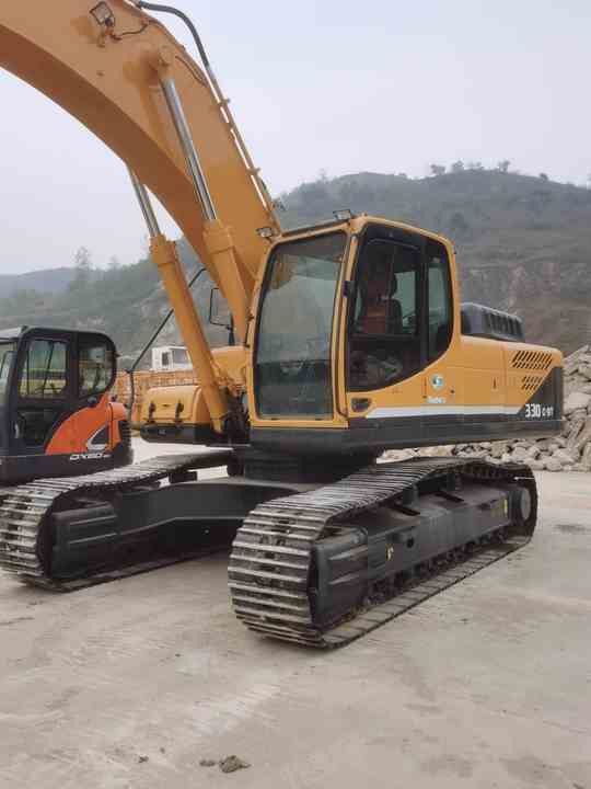 2021 Hyundai R330 crawler excavator, side view 2021 Hyundai R330 crawler excavator, side view