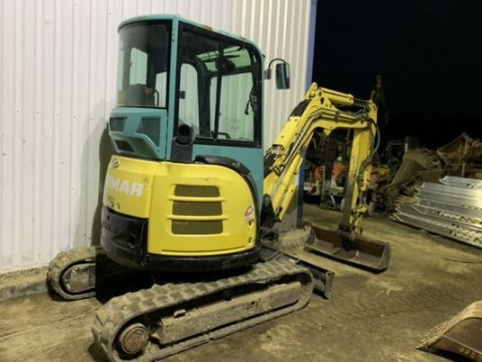 2014 Yanmar VIO 33-U mini excavator, three-quarter view 2014 Yanmar VIO 33-U mini excavator, three-quarter view