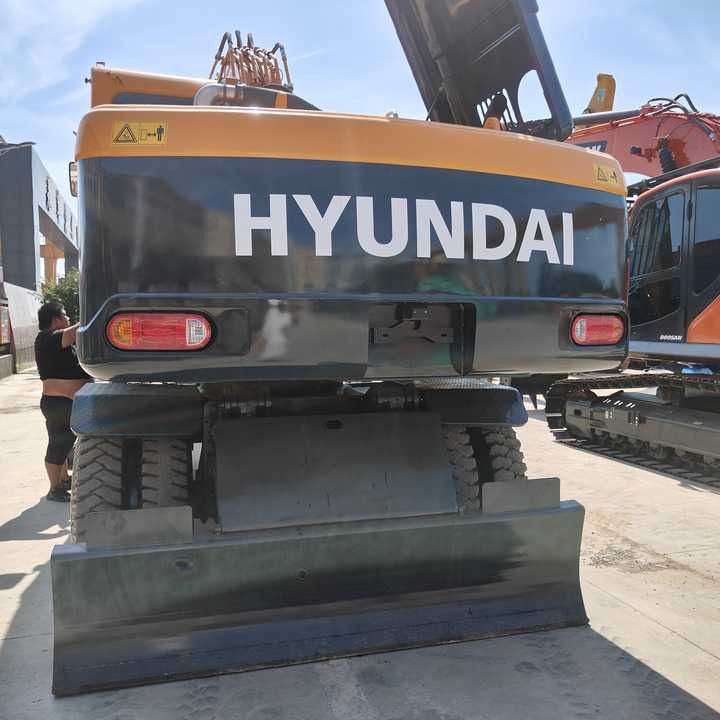 2023 Hyundai 210-9 Pelle sur roues