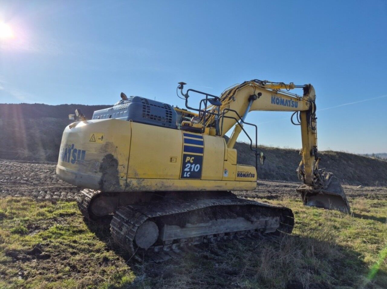 2020 Komatsu PC210LC-11 crawler excavator, rear three-quarter view 2020 Komatsu PC210LC-11 crawler excavator, rear three-quarter view