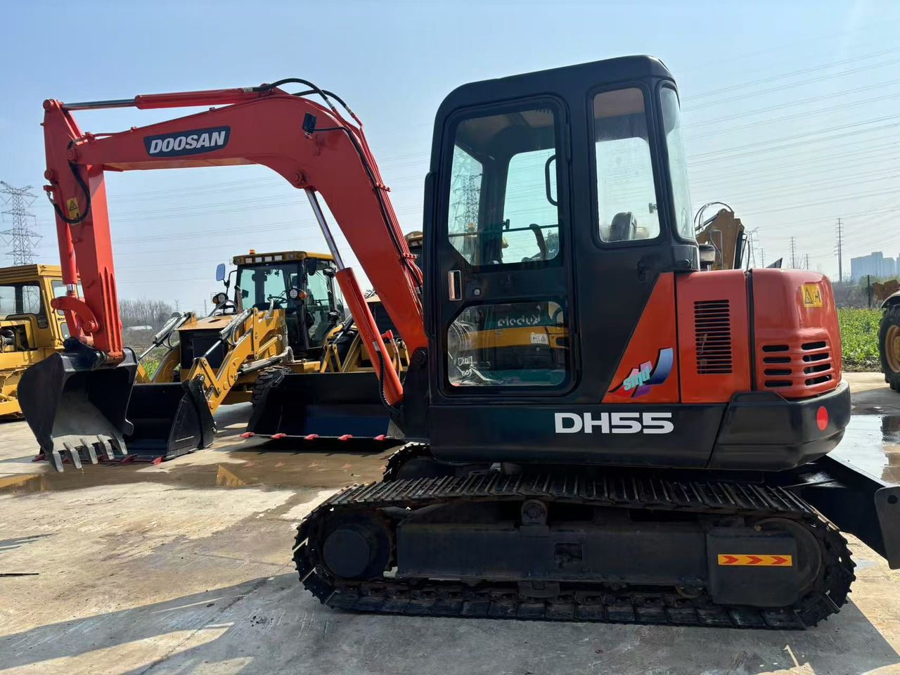 2020 Doosan DH55 mini excavator side view 2020 Doosan DH55 mini excavator side view