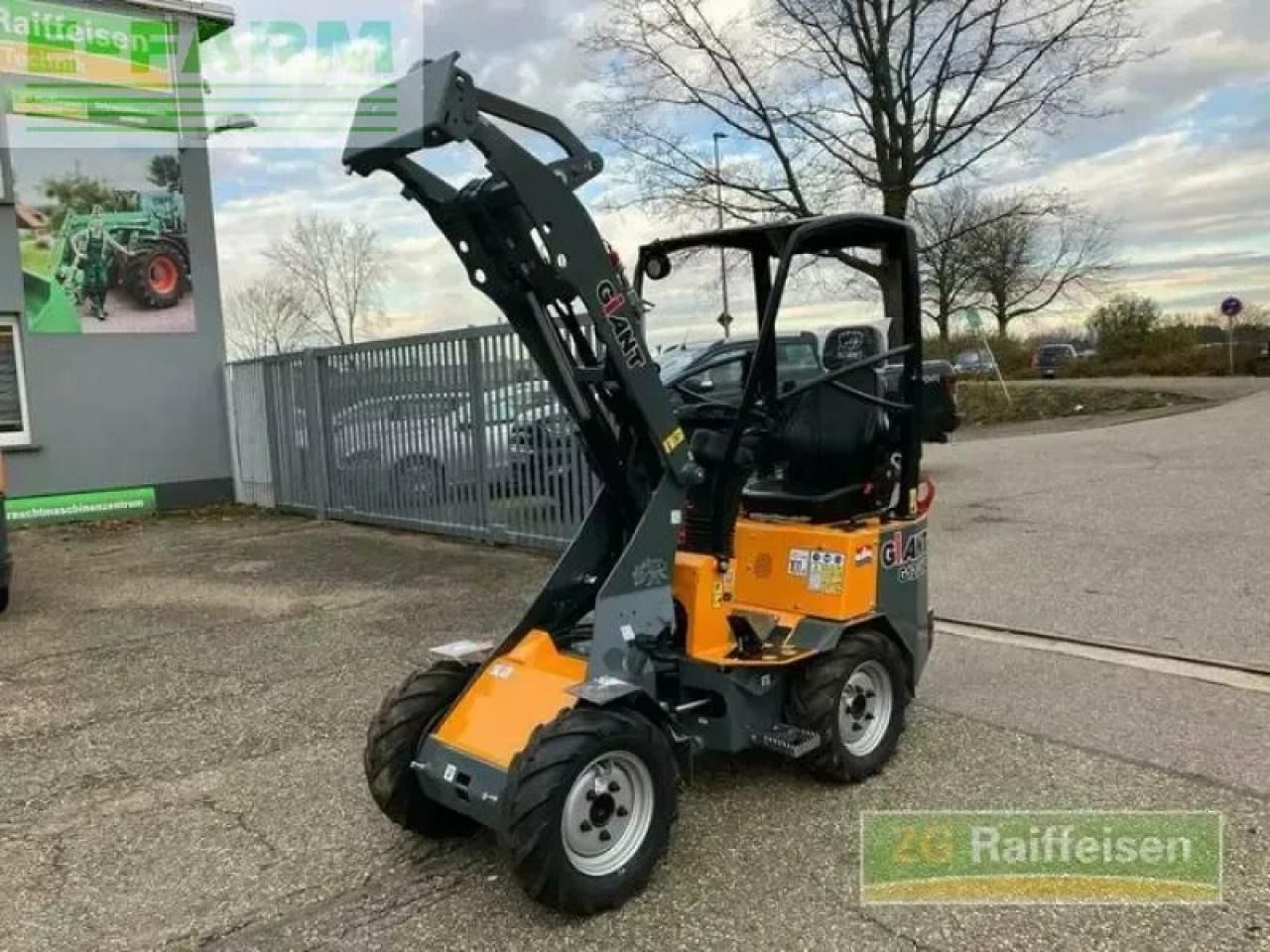 2023 Giant G1200 mini excavator, three-quarter front view 2023 Giant G1200 mini excavator, three-quarter front view