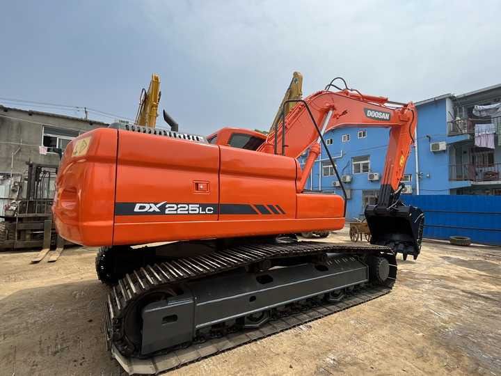 2018 Doosan DX225LC crawler excavator, rear three-quarter view