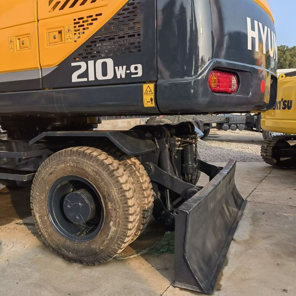 2025 Hyundai R210W-9 wheel excavator rear view 2025 Hyundai R210W-9 wheel excavator rear view