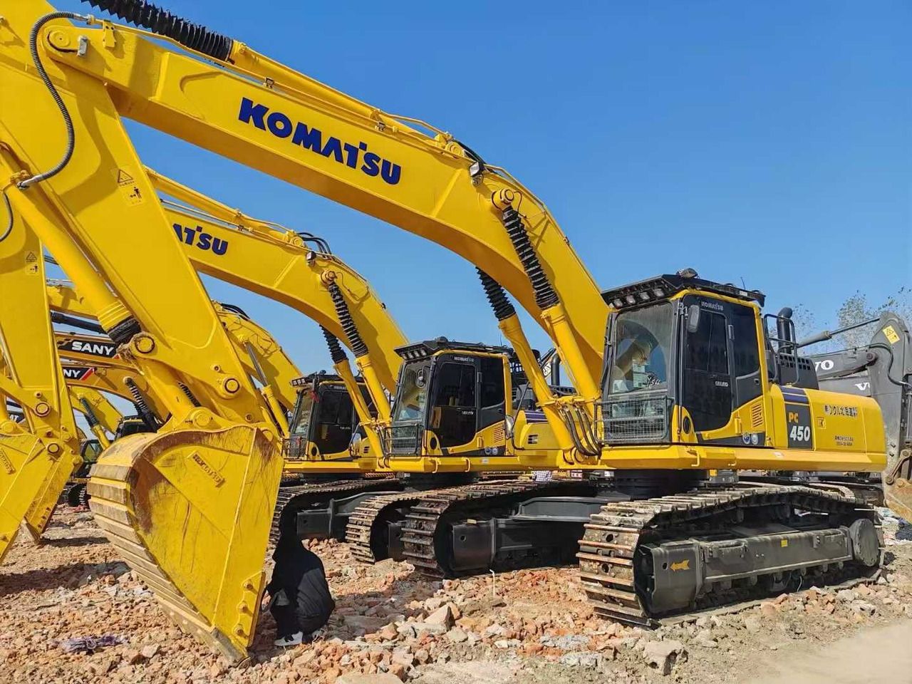 2023 Komatsu PC450 crawler excavator side view 2023 Komatsu PC450 crawler excavator side view