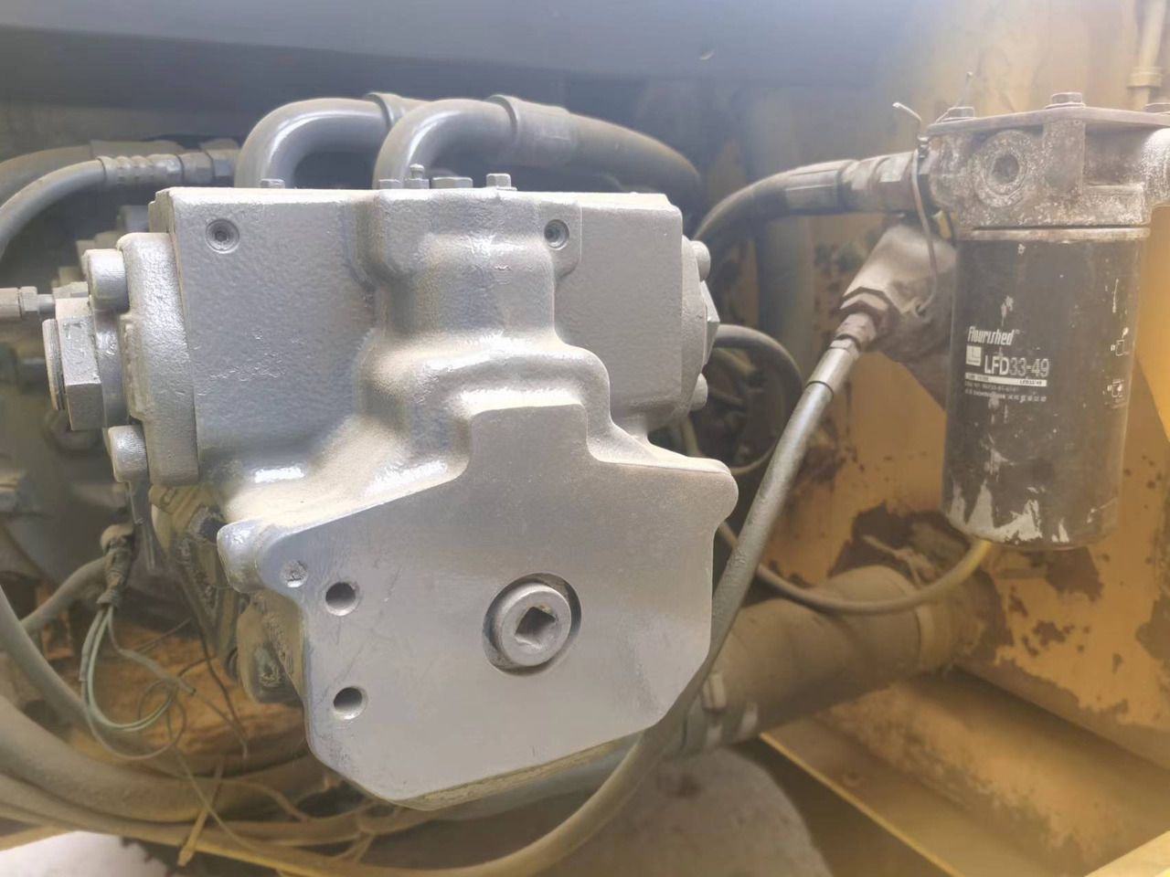 2017 Komatsu PC200-7 crawler excavator hydraulic pump detail 2017 Komatsu PC200-7 crawler excavator hydraulic pump detail