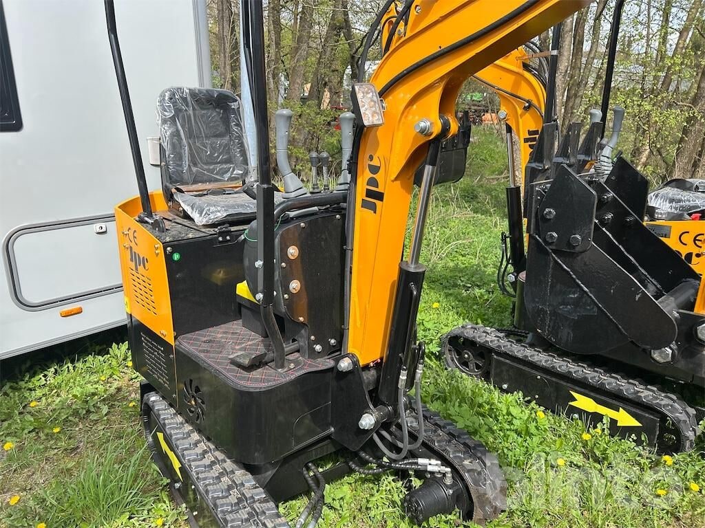 2025 JPC HT-12 mini excavator, side view 2025 JPC HT-12 mini excavator, side view