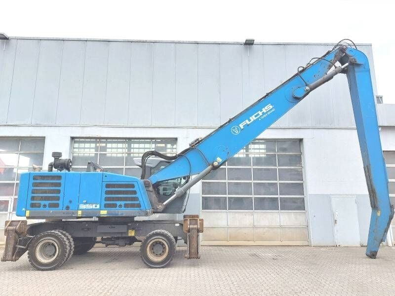 2018 Fuchs MHL350F material handler, side view 2018 Fuchs MHL350F material handler, side view