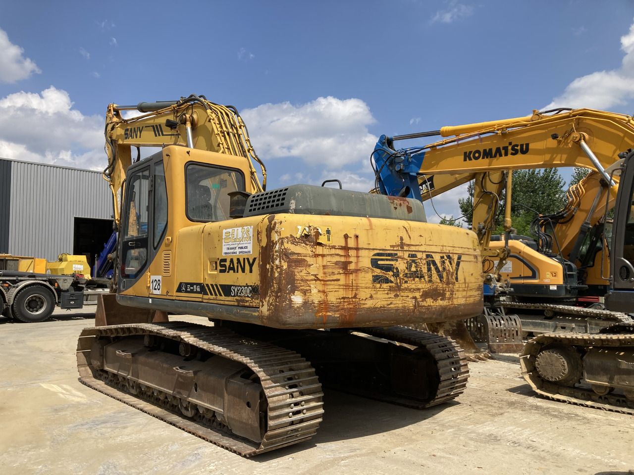 2008 Sany SY 230 C crawler excavator, rear three-quarter view 2008 Sany SY 230 C crawler excavator, rear three-quarter view