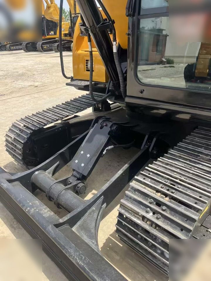 2022 Sany SY95C crawler excavator undercarriage view 2022 Sany SY95C crawler excavator undercarriage view
