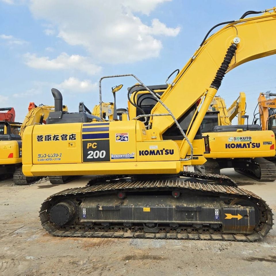 Escavatore cingolato Komatsu PC200-8 del 2023, vista laterale Escavatore cingolato Komatsu PC200-8 del 2023, vista laterale