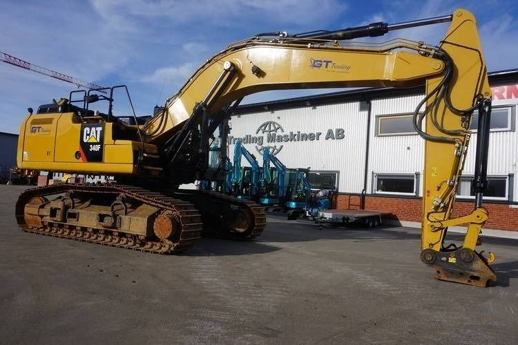 2016 Caterpillar 340F crawler excavator side profile view