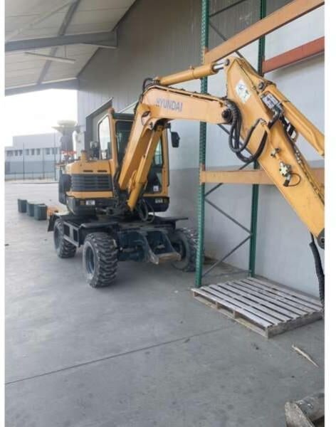 2016 Hyundai R55W-9A wheel excavator, side view 2016 Hyundai R55W-9A wheel excavator, side view