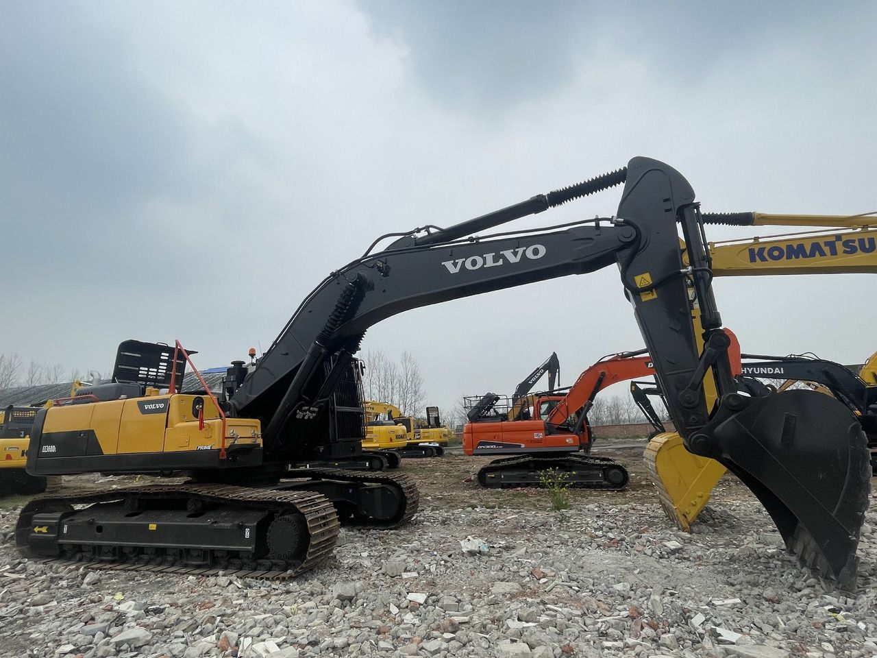 2024 Volvo EC360DL crawler excavator side view 2024 Volvo EC360DL crawler excavator side view