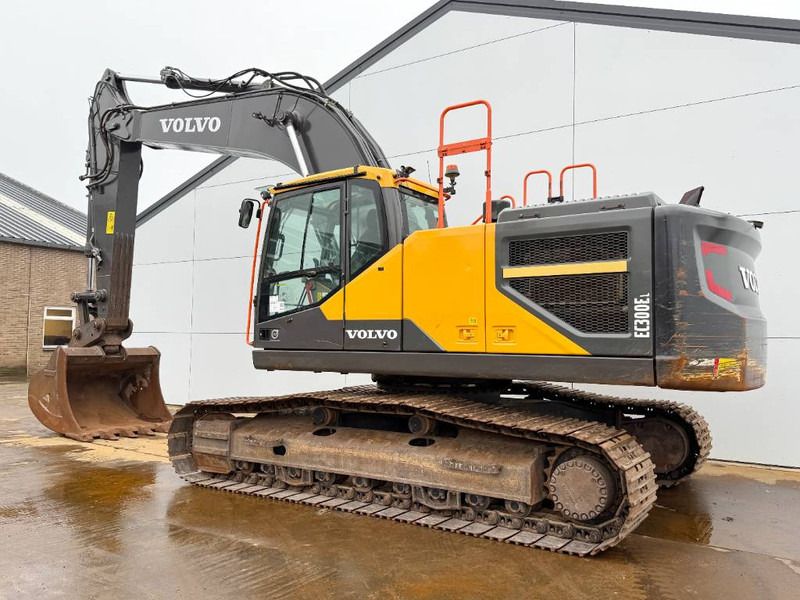 2020 Volvo EC300EL crawler excavator, side view