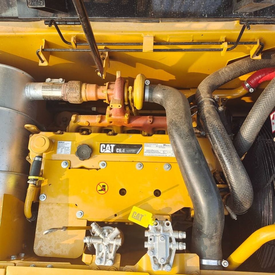 2024 Caterpillar 320D vista vano motore