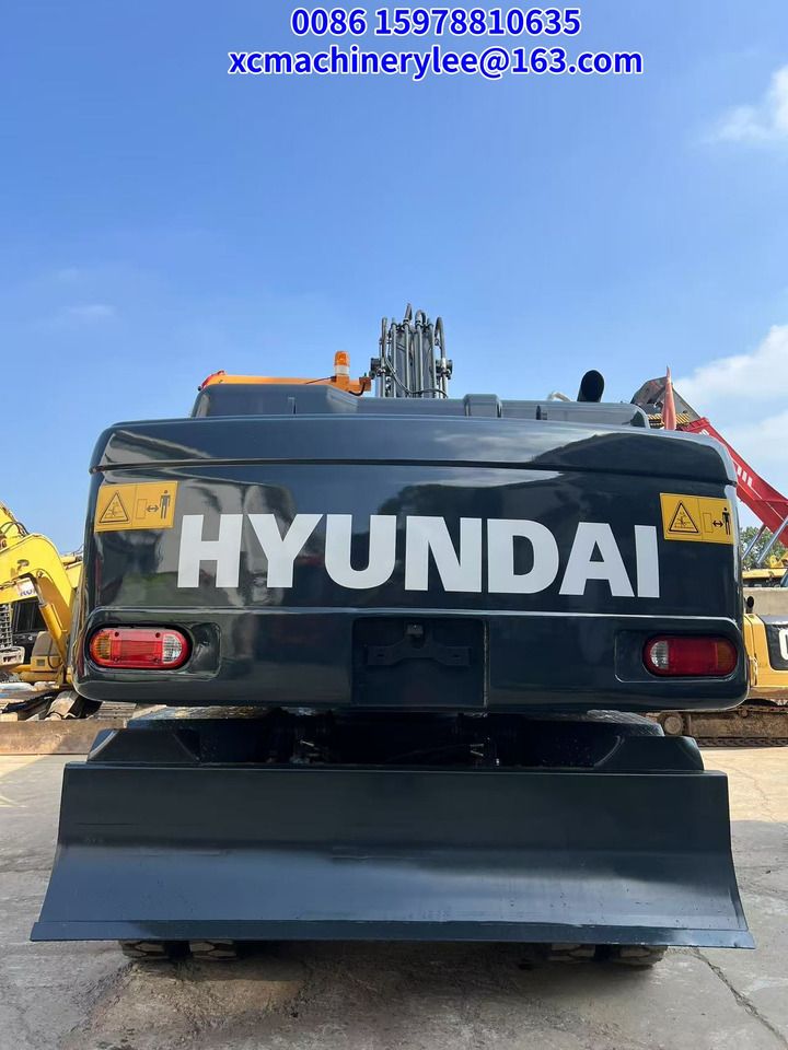 2020 Hyundai R210W-9 Wheel Excavator, rear view 2020 Hyundai R210W-9 Wheel Excavator, rear view