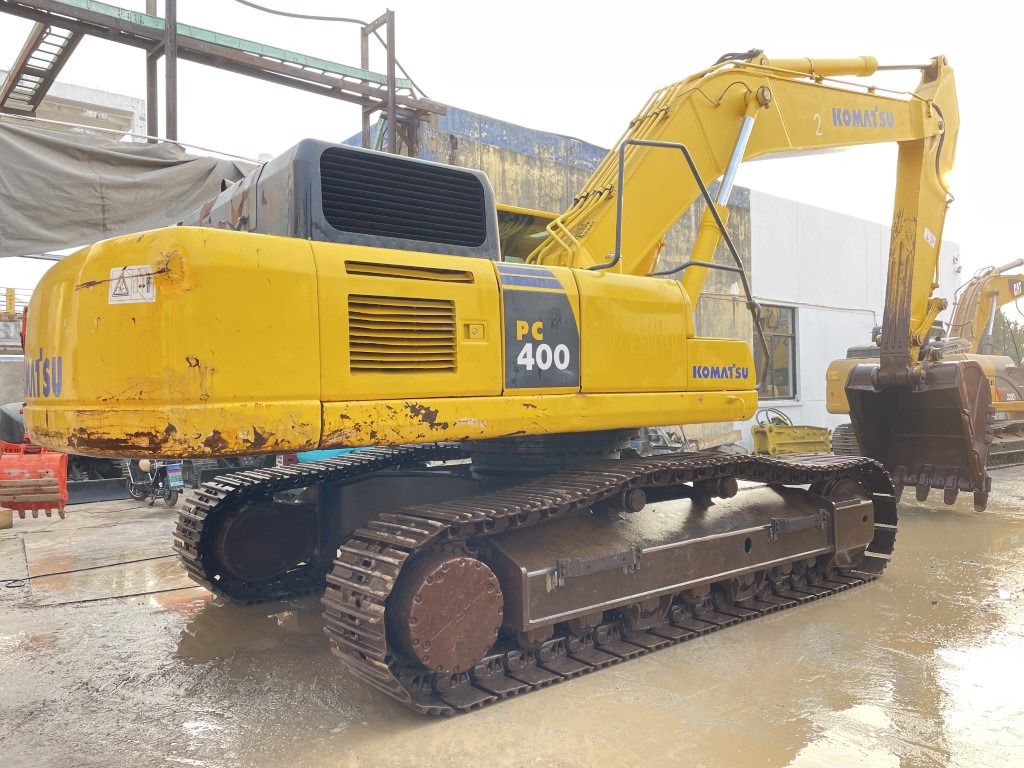2020 Komatsu PC400 crawler excavator, rear three-quarter view