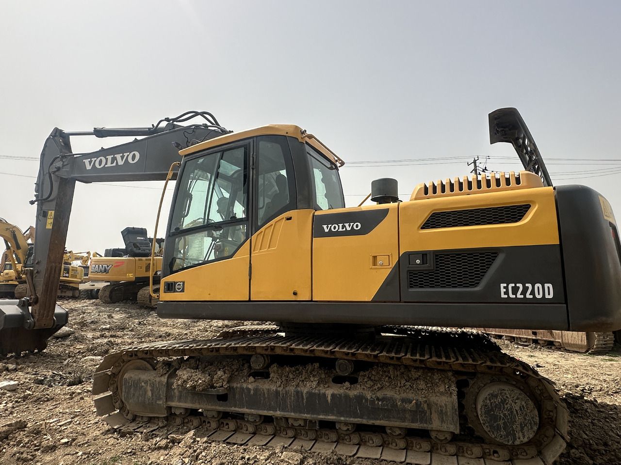 2021 Volvo EC220D crawler excavator side view
