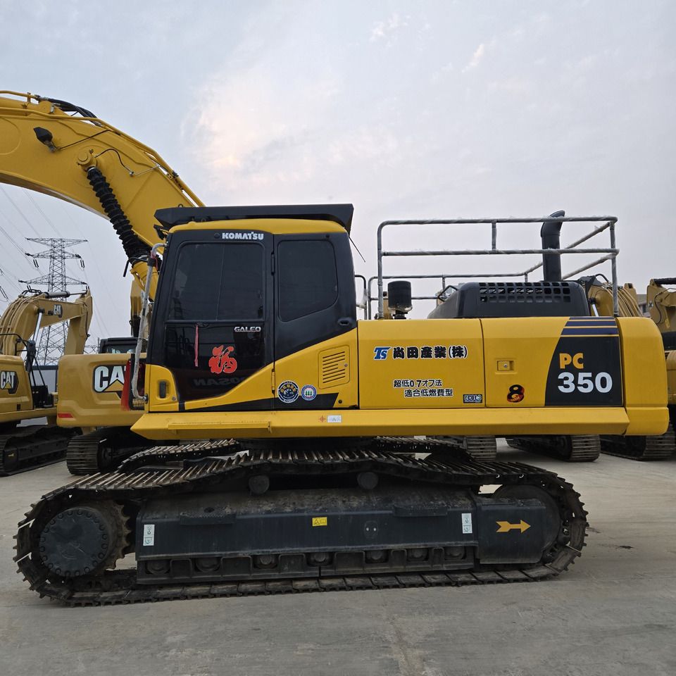 2023 Komatsu PC350-7 crawler excavator side view 2023 Komatsu PC350-7 crawler excavator side view