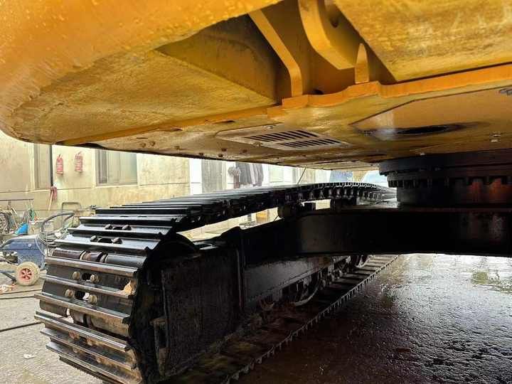 2023 Caterpillar 323D2L crawler excavator undercarriage view