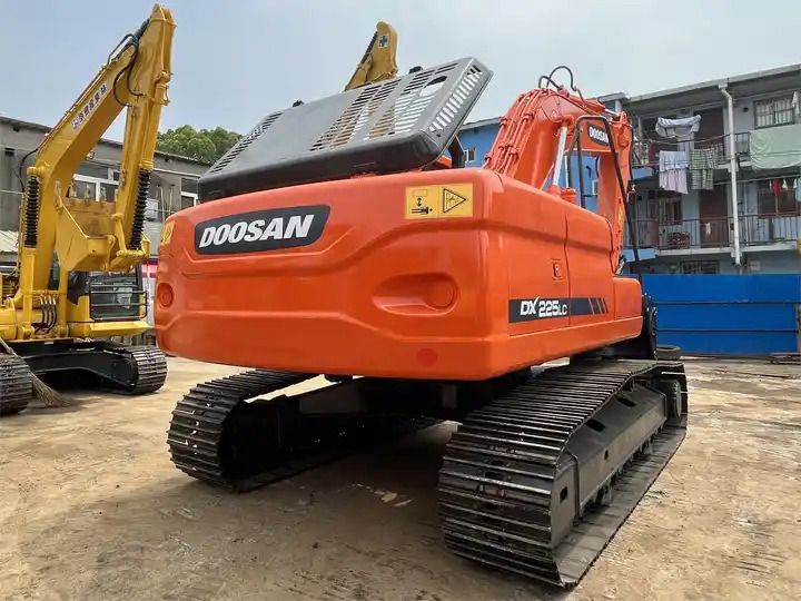 2016 Doosan DX225LC crawler excavator rear view