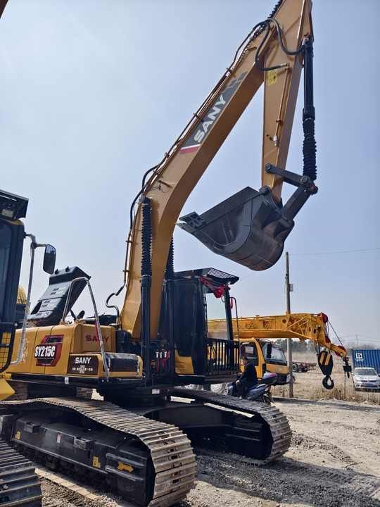 2022 Sany SY215C crawler excavator side view 2022 Sany SY215C crawler excavator side view