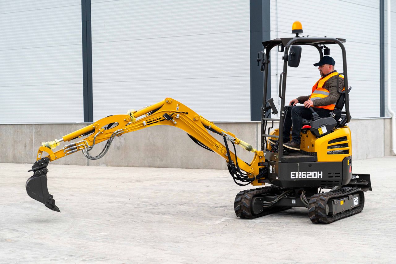 2025 SDLG ER620H crawler excavator, side view 2025 SDLG ER620H crawler excavator, side view