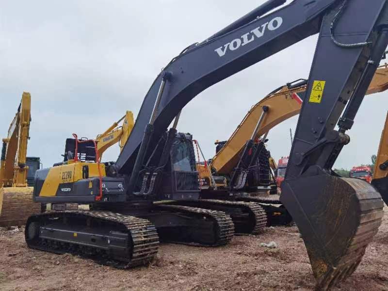 2022 Volvo EC290 crawler excavator, side profile view
