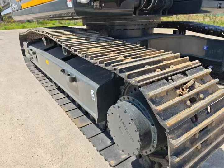 2021 Hyundai 305 crawler excavator undercarriage view