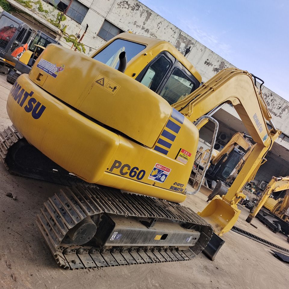2023 Komatsu PC60 Minibagger, Ansicht von hinten-dreiviertel