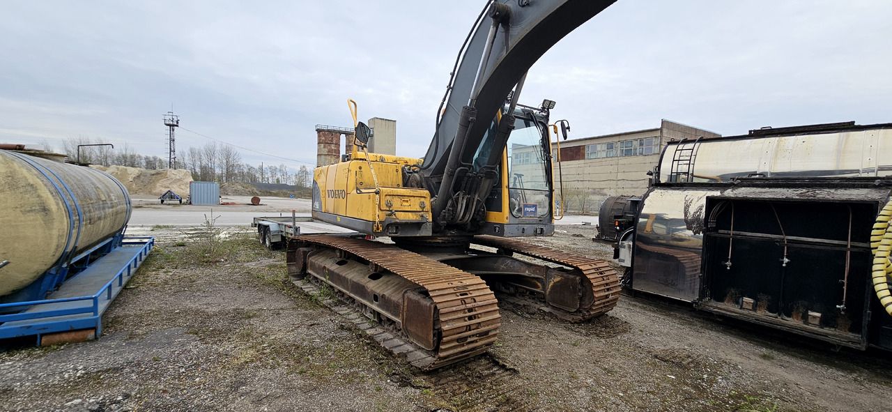 2006 Volvo EC210BLC crawler excavator, rear three-quarter view 2006 Volvo EC210BLC crawler excavator, rear three-quarter view
