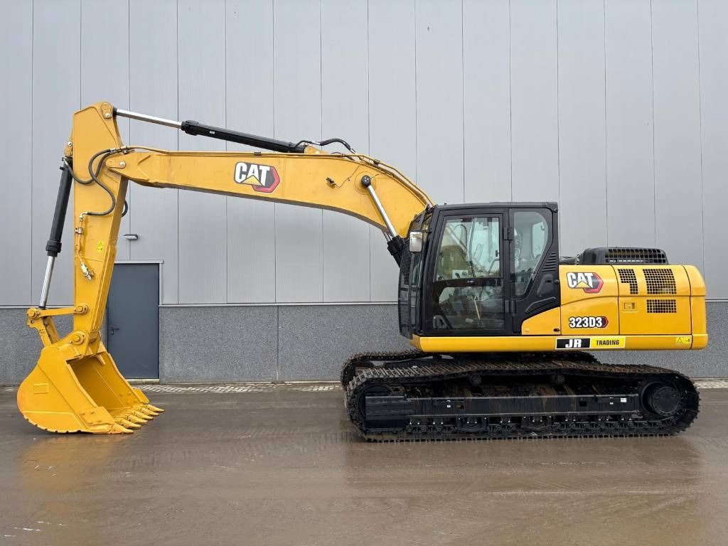 2026 Caterpillar 323D3 crawler excavator side view 2026 Caterpillar 323D3 crawler excavator side view
