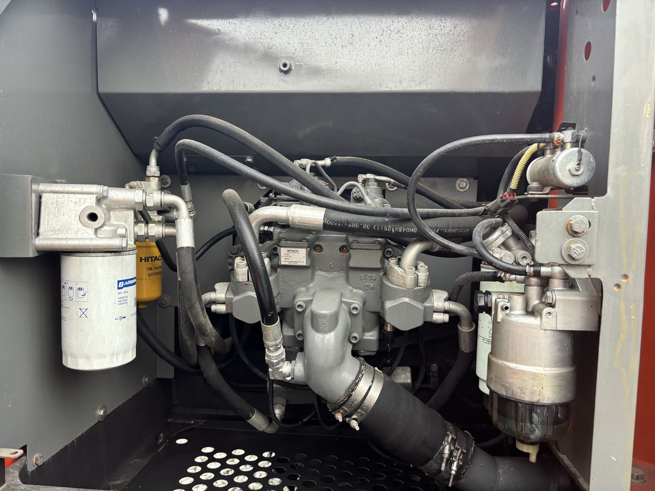 2022 Hitachi ZX200-3 engine compartment view 2022 Hitachi ZX200-3 engine compartment view