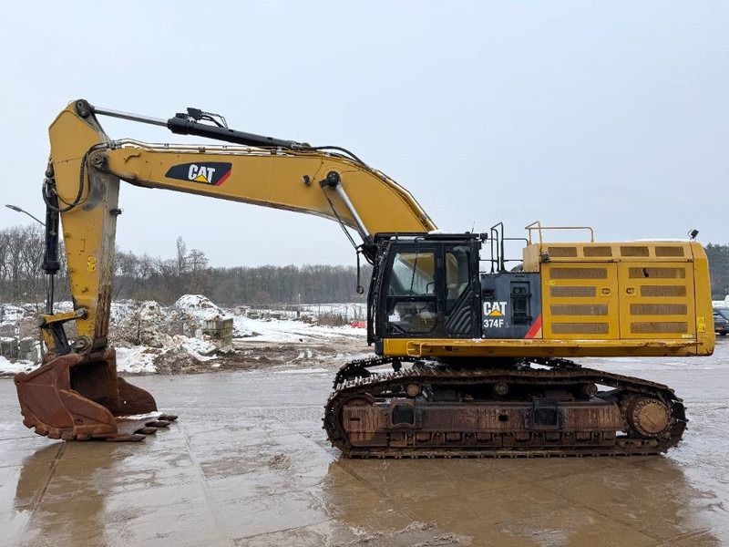 2016 Caterpillar 374FL crawler excavator, side view