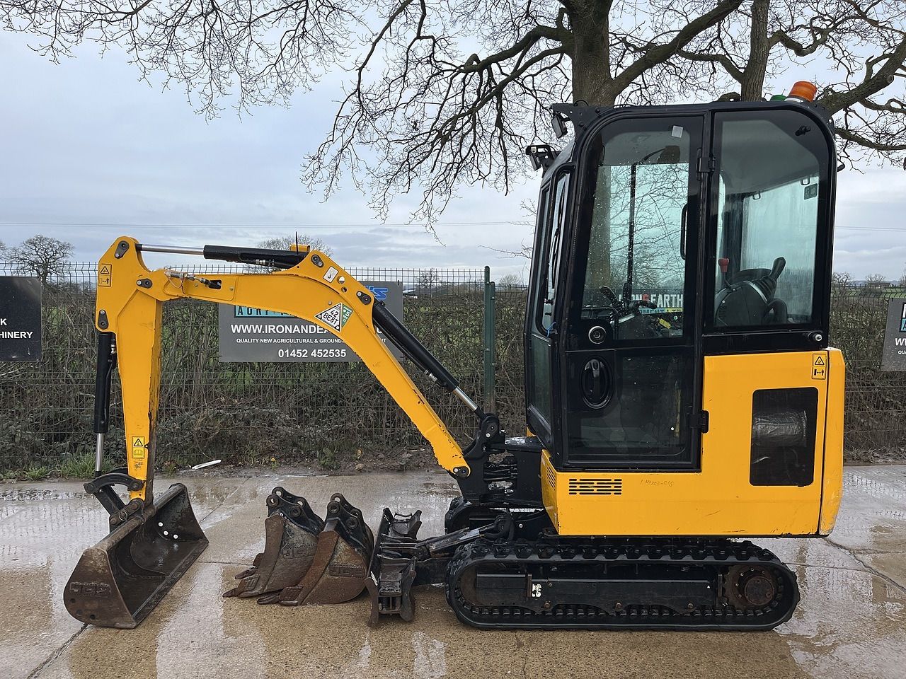 2022 JCB 16C-1 mini excavator side view 2022 JCB 16C-1 mini excavator side view