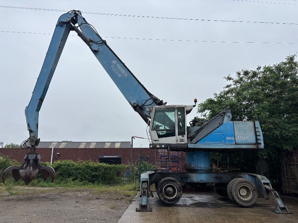 2011 Fuchs MHL350D material handler side view