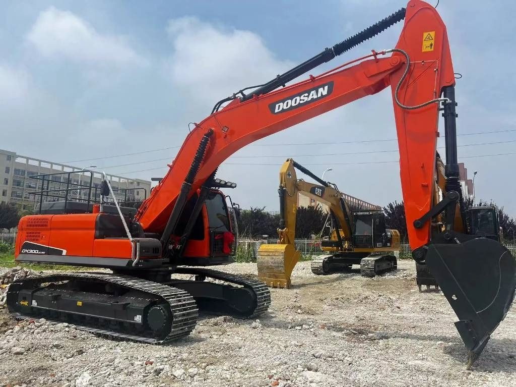 2023 Doosan DX300LC excavator, side profile view 2023 Doosan DX300LC excavator, side profile view