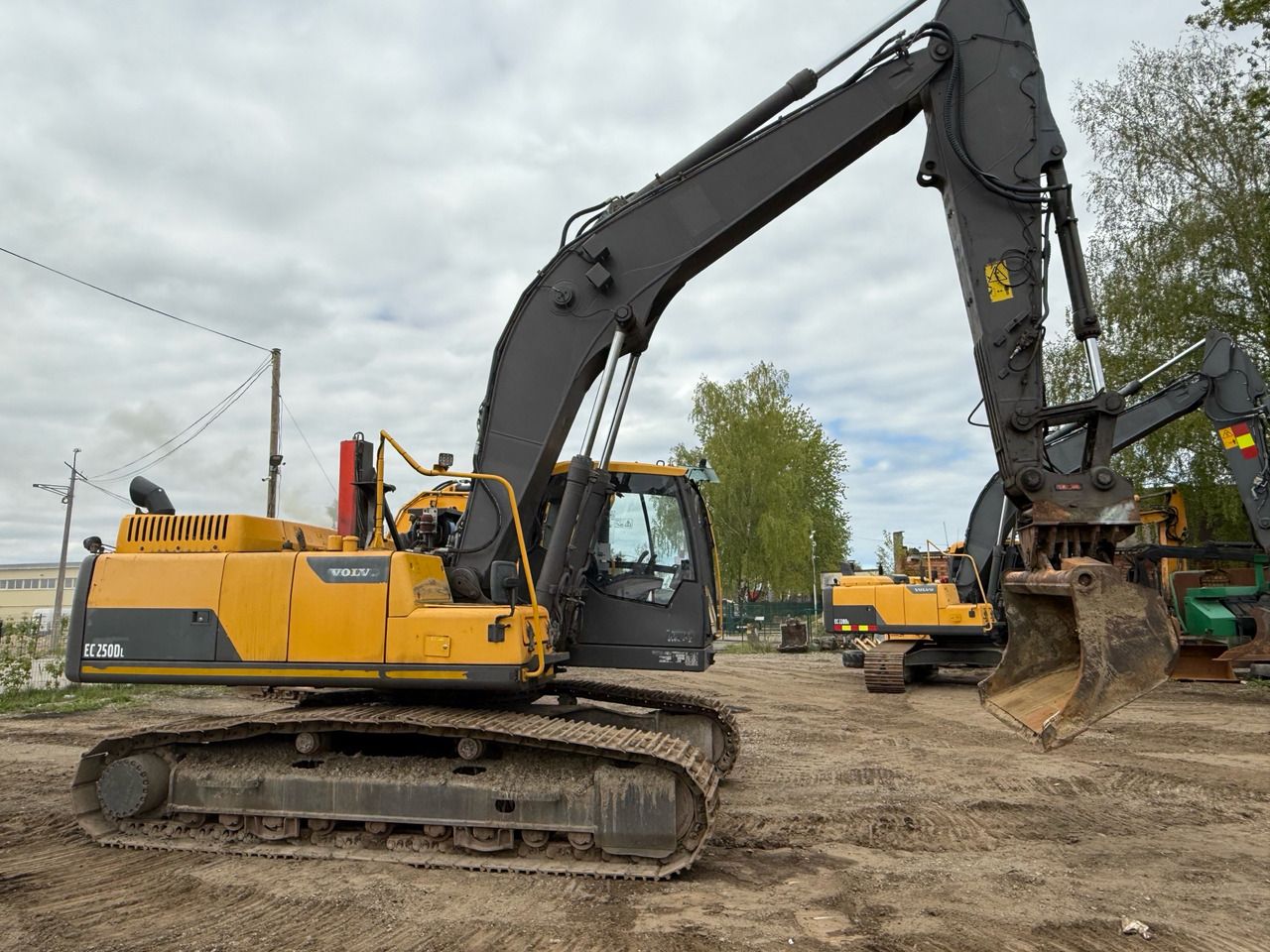 2014 Volvo EC250DL crawler excavator side view 2014 Volvo EC250DL crawler excavator side view