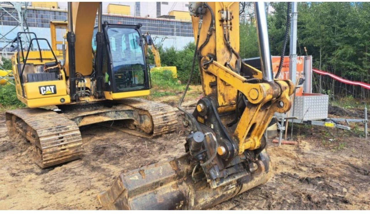 2019 Caterpillar 320-07 crawler excavator, front-side view 2019 Caterpillar 320-07 crawler excavator, front-side view