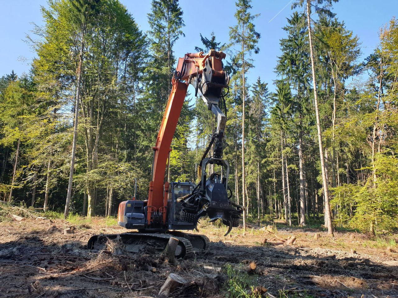 2007 Hitachi ZX210-3 crawler excavator with forestry attachment 2007 Hitachi ZX210-3 crawler excavator with forestry attachment