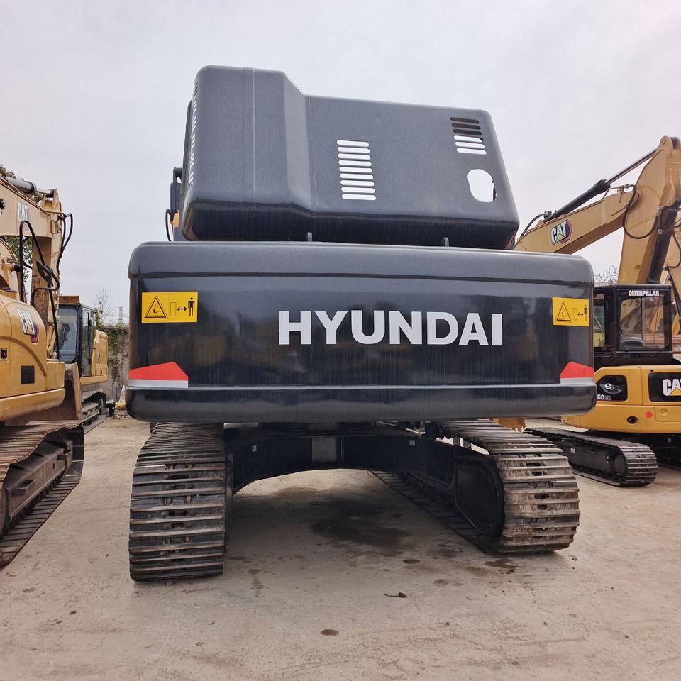 2024 Hyundai R330LC-9S crawler excavator rear view 2024 Hyundai R330LC-9S crawler excavator rear view
