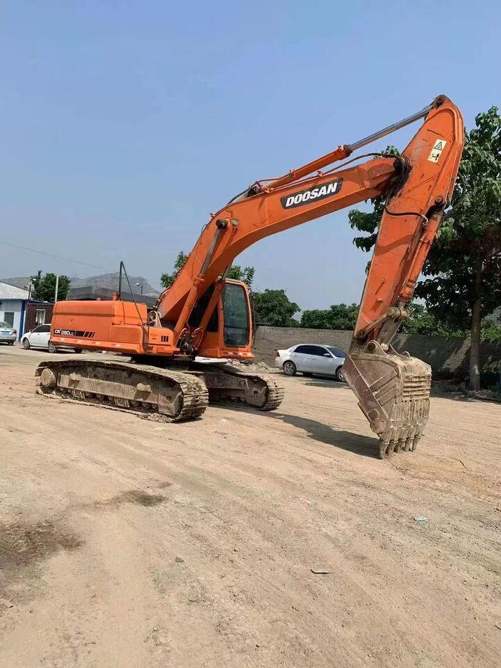 2022 Doosan DX260LC-9C excavator, side view 2022 Doosan DX260LC-9C excavator, side view