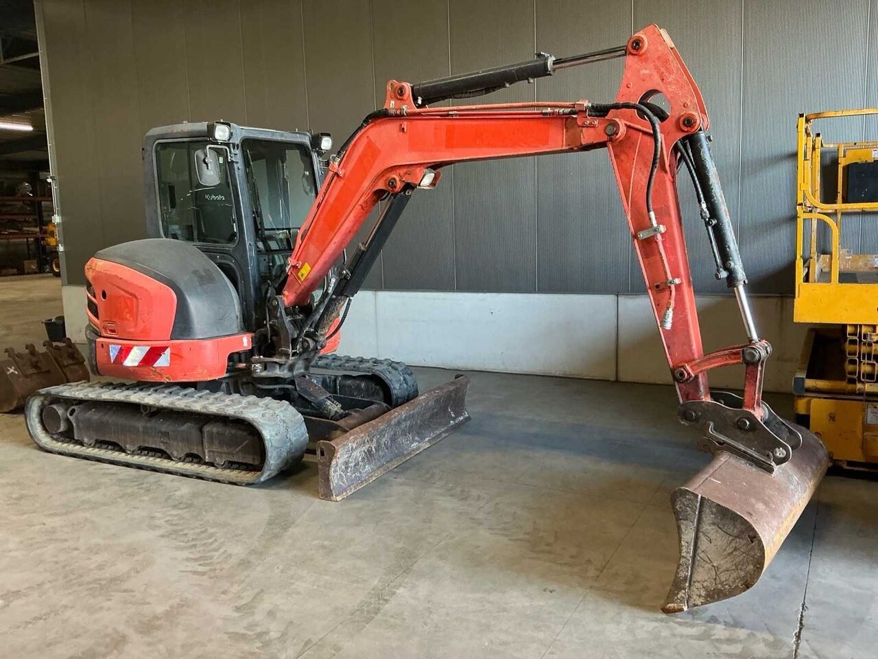 2015 Kubota U48-4 mini excavator, side view 2015 Kubota U48-4 mini excavator, side view